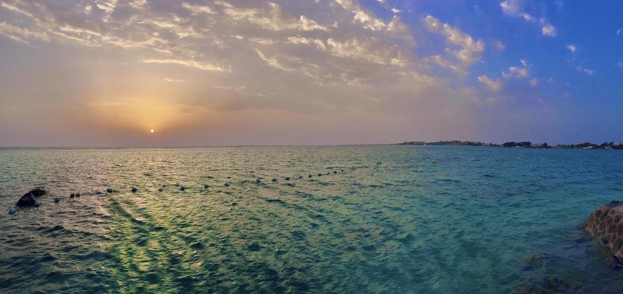 puesta de sol mar rojo costa de jeddah